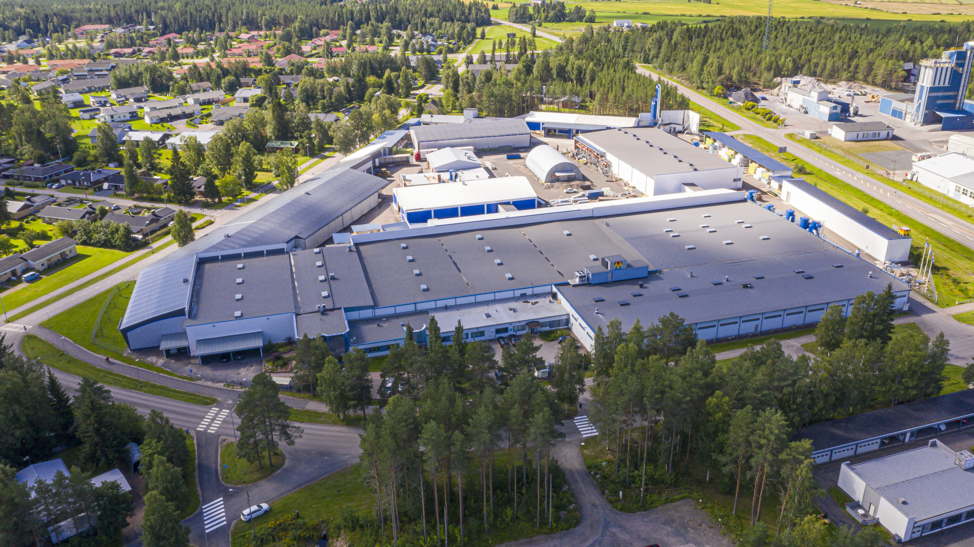 Maler Oy | Listat, sisustuspaneelit, kostean tilan tuotteet